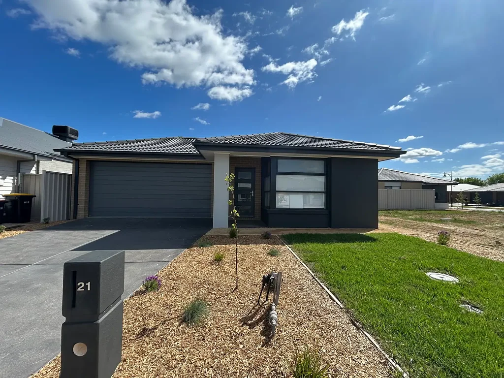 Modern 4-Bedroom Family Home | Solar Power + EV Charger | Quiet Benalla Estate