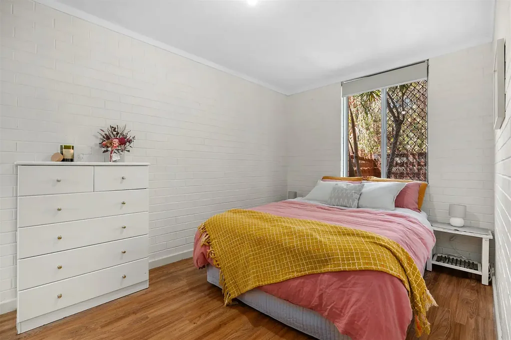Charming Ground floor unit Close to river and City