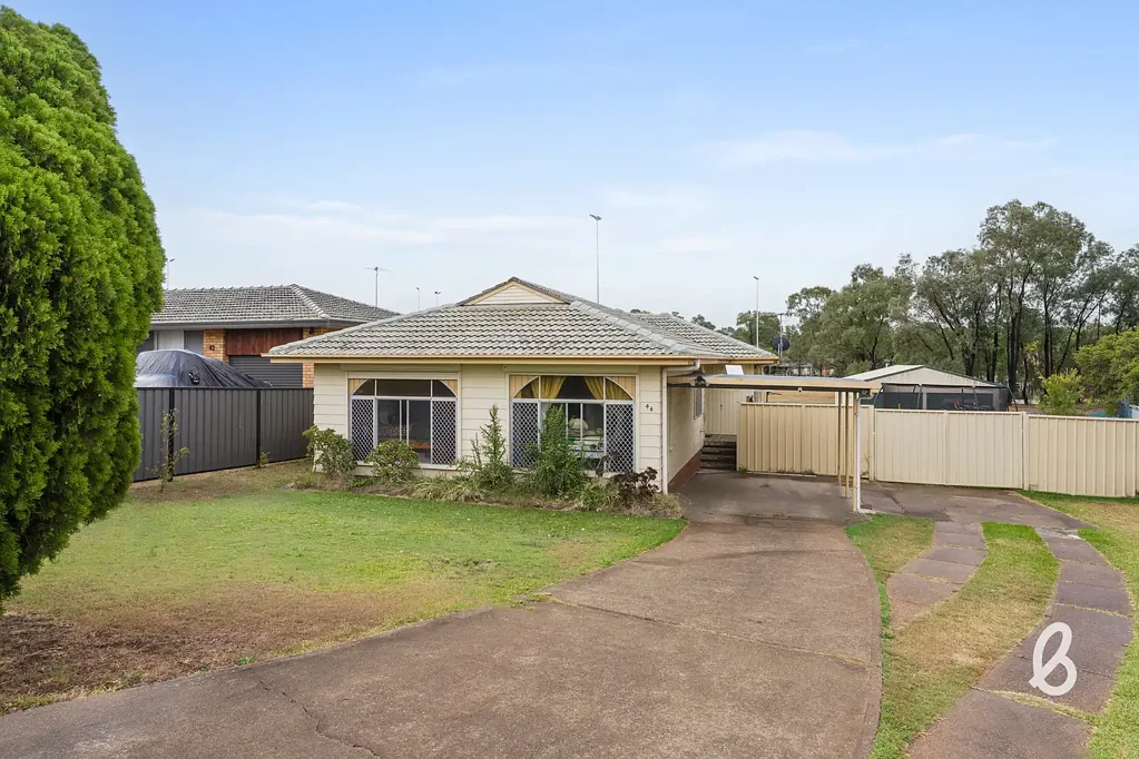 Singleton 3房  Three Bedroom Home with Double Shed in Convenient Location