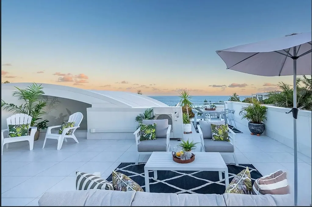 Sunshine Beach 2 Bedroom LOOKING FOR SOME VITAMIN SEA?