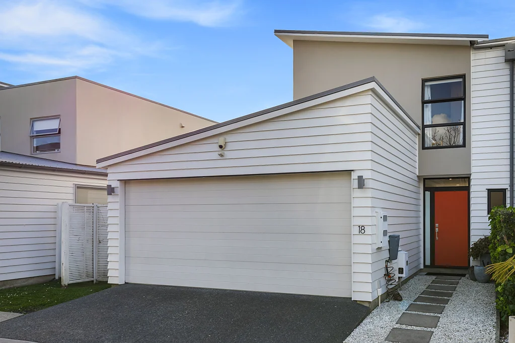 Albany 3침실 Their bags are packed, and there is no Plan B!