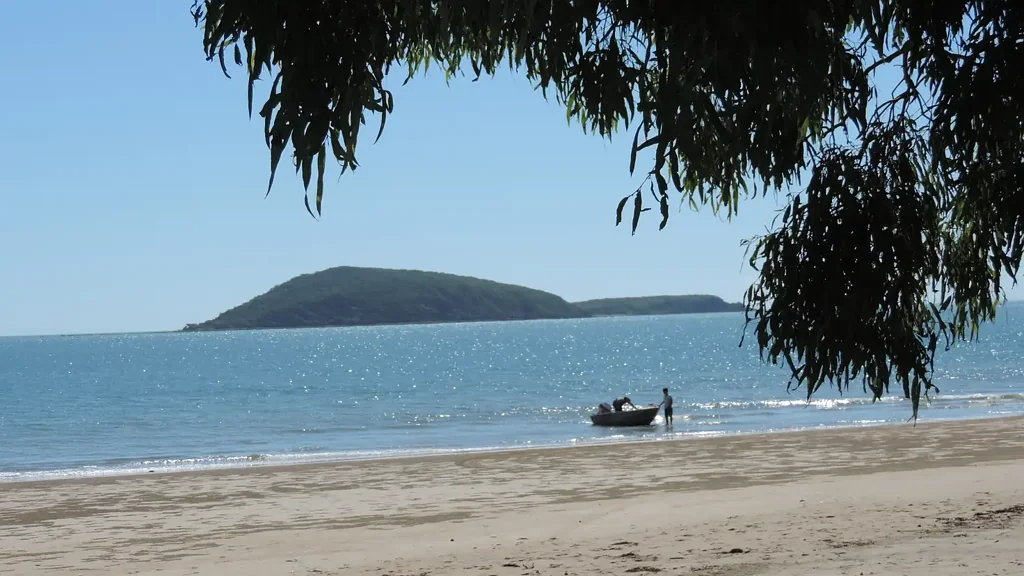 Shoal Point HUGE 1.13 Ha BLOCK BY THE BEACH!