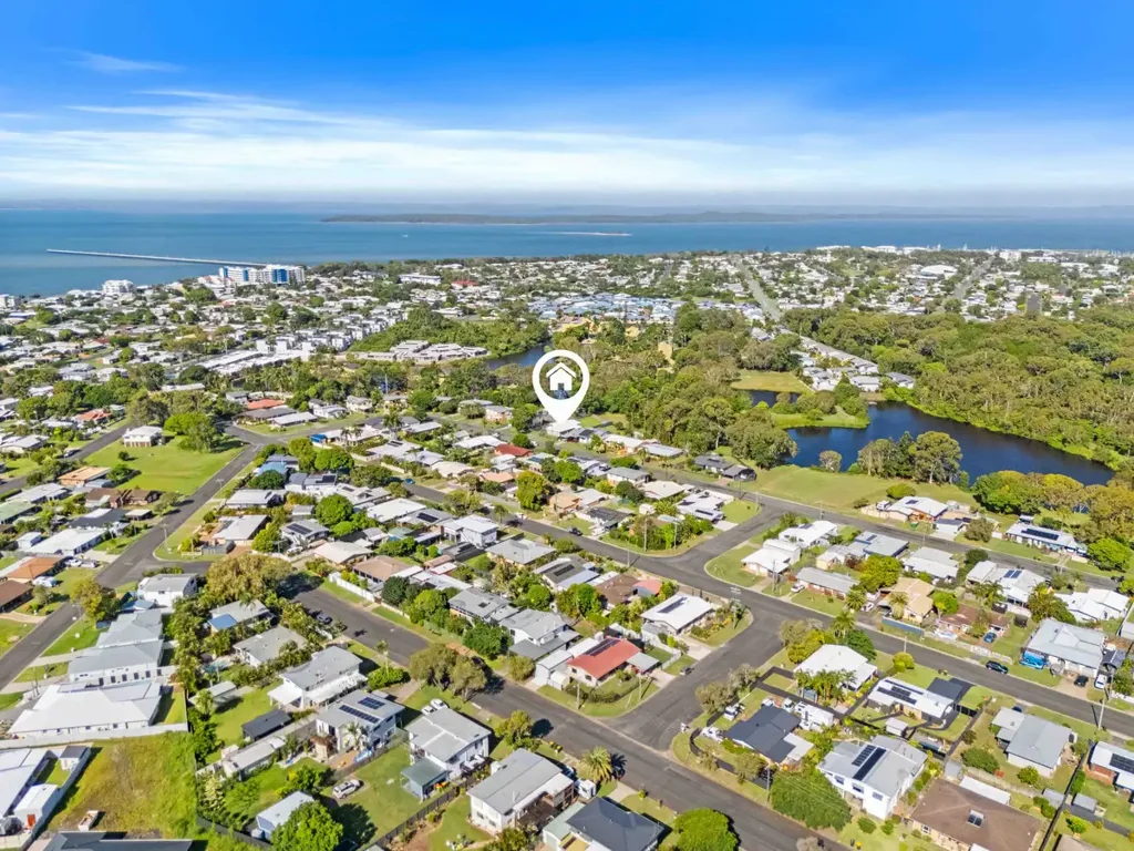 18 Richard Street, Urangan, QLD 4655