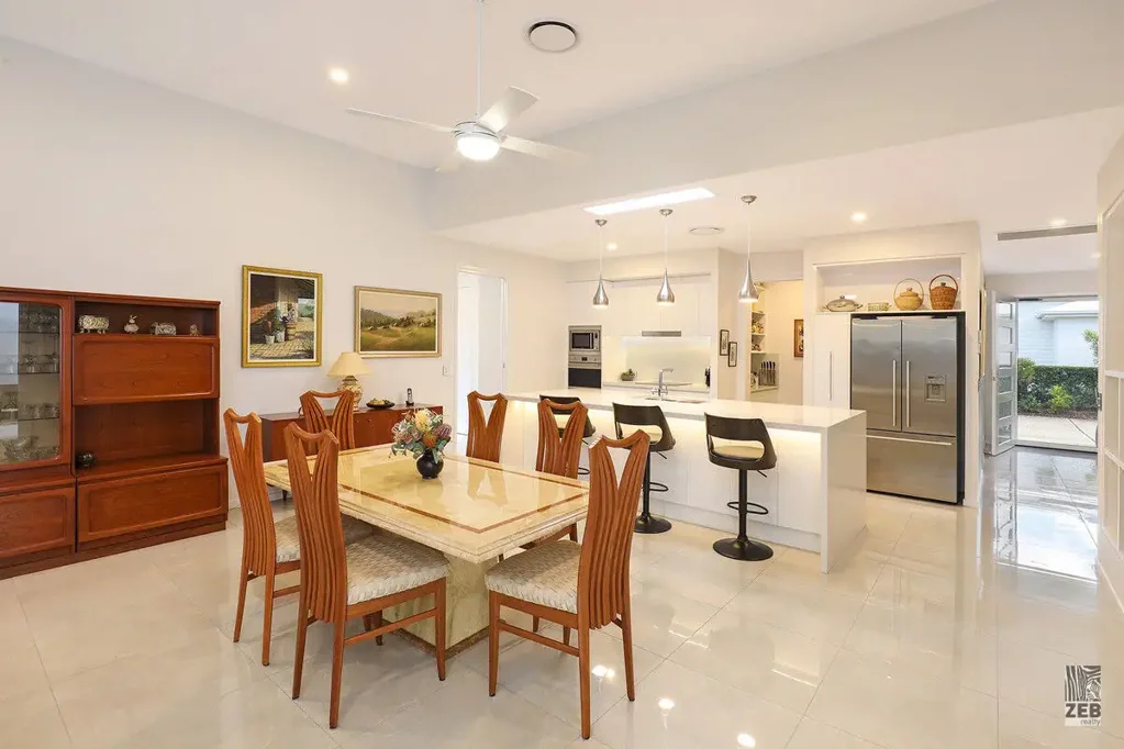 Pacific Paradise 3房  Stylish, Spacious & Superbly Positioned