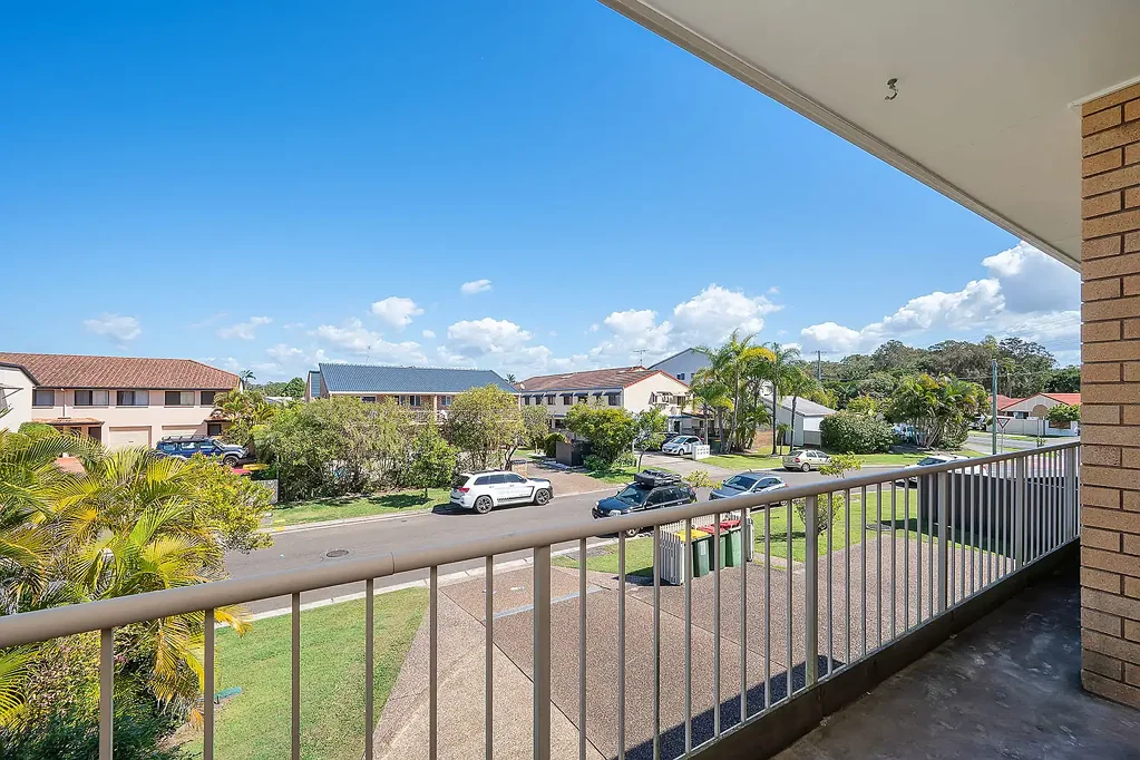 Mooloolaba 2房  Entry level residential apartment in a small complex of 4