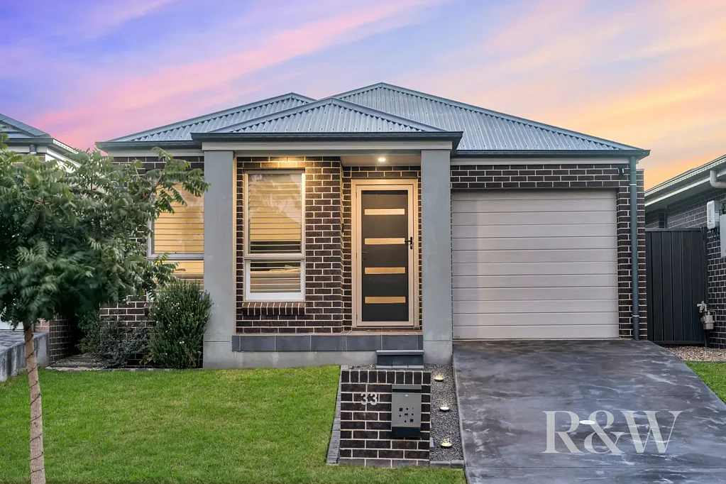 33 Minnamurra Drive, Gregory Hills, NSW 2557