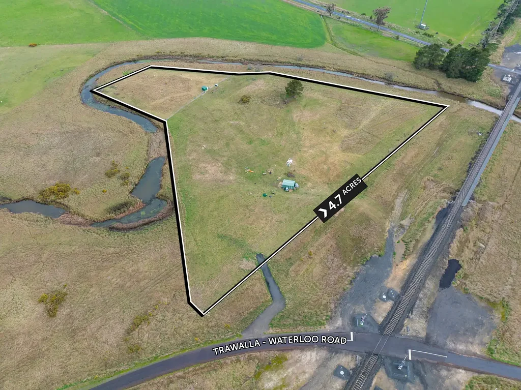 Trawalla Expansive 4.5 acres featuring creek frontage and breathtaking views of the ranges!