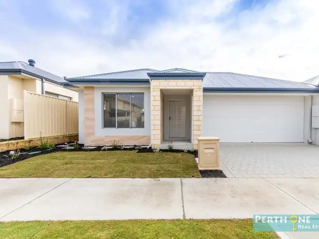Comfort Loving Family Home!!