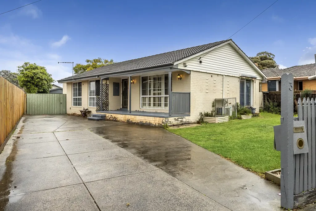 Sunbury 4房 空间、潜力与绝佳的 Sunbury 地段 Space, Potential & a Great Sunbury Location