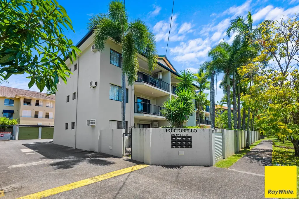 Cairns North 2ਬੈੱਡਰੂਮ Ground-Floor Convenience in a Prime Cairns North Location