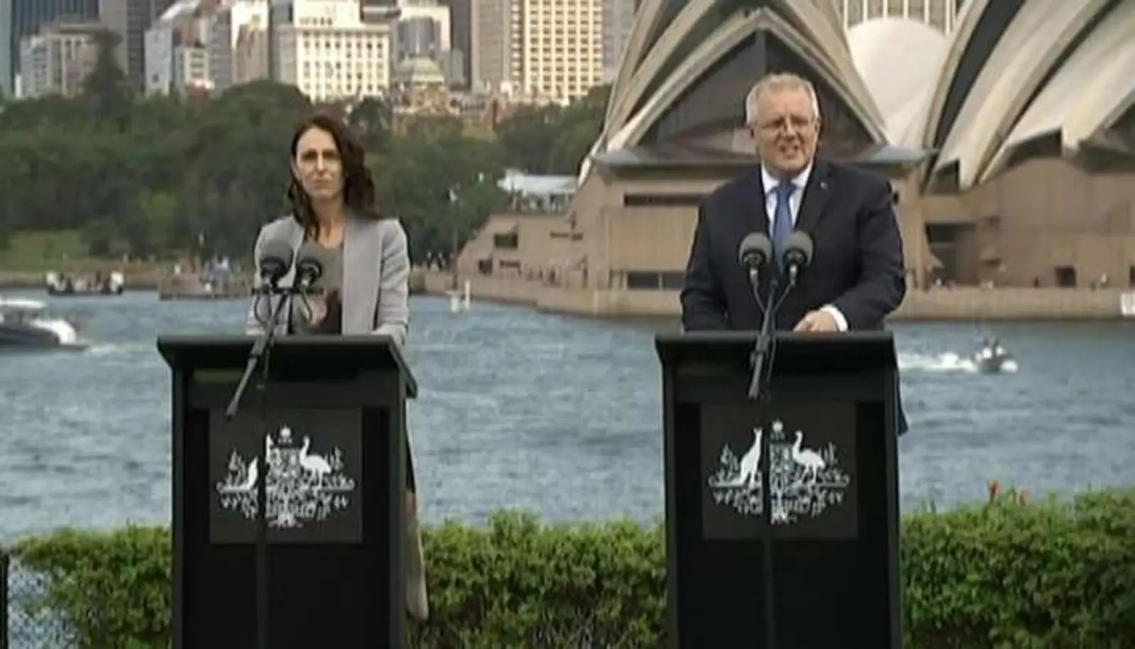 “别把你的人和你的问题踢给我们”，新西兰总理Jacinda Ardern发布会上正面怼澳洲总理
