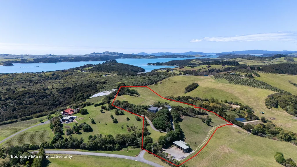 Kerikeri  Home, extensive sheds and equestrian appeal