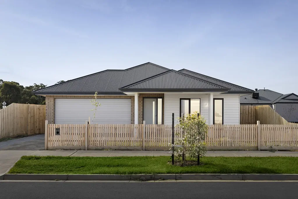Eynesbury 4Kwarto Young Metricon Home with All the Extras
