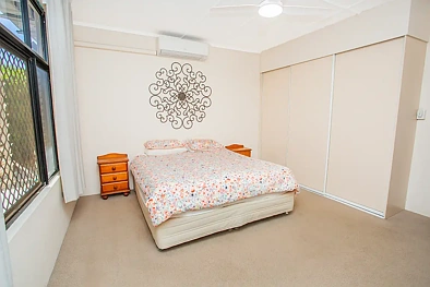 82 East Street, Mount Isa, QLD 4825, 4房, 1浴, House