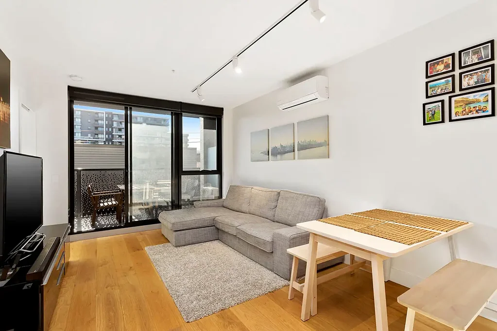 2 bedroom apartment in HAWTHORN EAST
