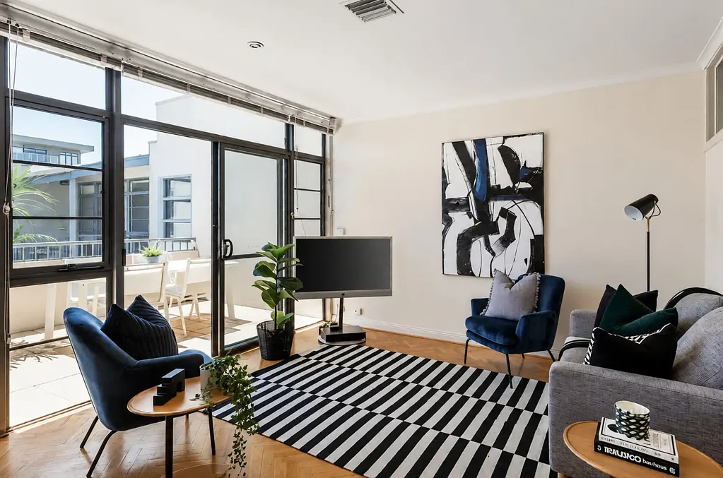 Top-Floor Luxury Living Moments from Albert Park Lake
