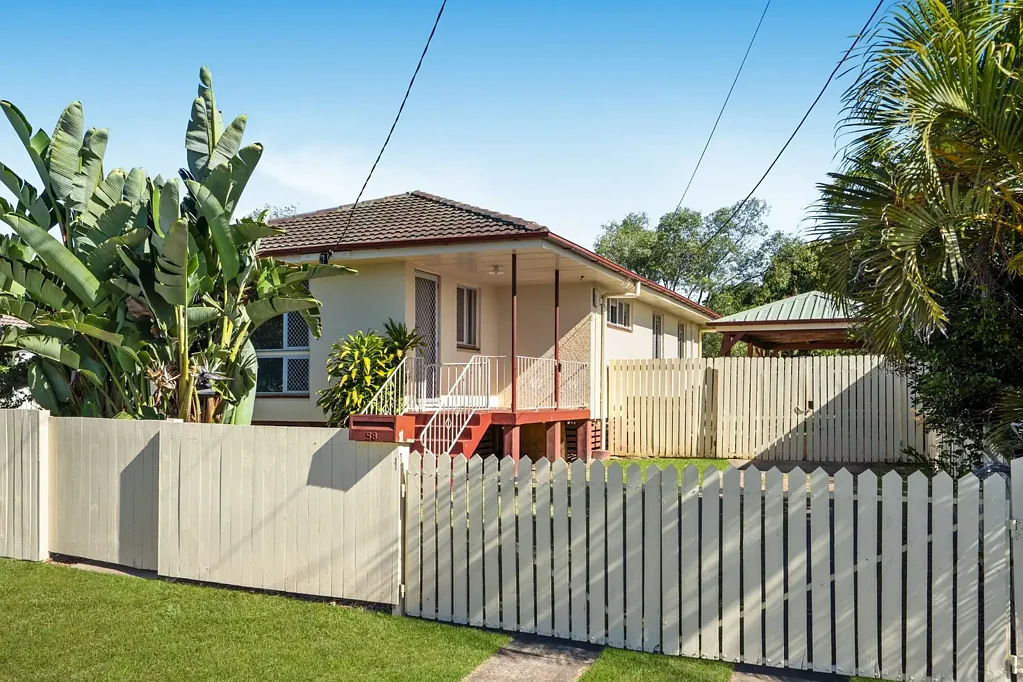 Leichhardt 3房 宽敞617平地块 精心打理花园 三卧独立卫浴 光线充足起居 宁静绿树街道 便捷CBD交通 优质学区环绕 宽敞后院空间 Fresh, Spacious & Ready to Enjoy