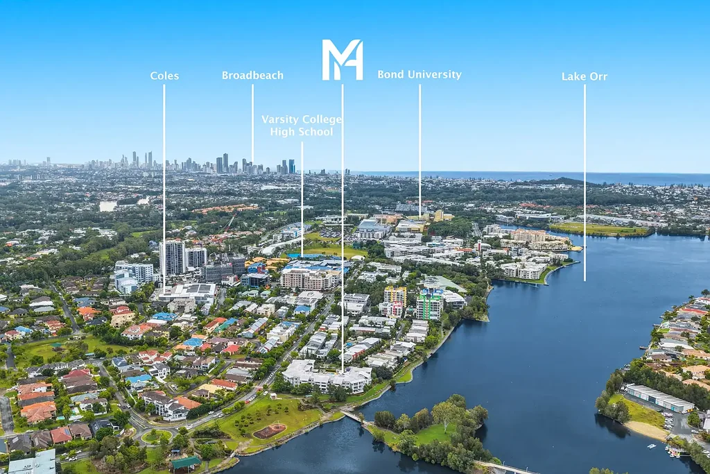 Varsity Lakes 2Habitaciones Gorgeous Top Floor Residence With Expansive Lake Orr & Hinterland Views!