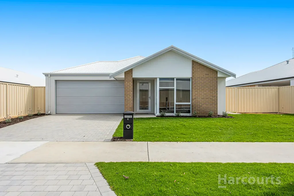 Walking Distance to School, Shops, Gym & Beach!!