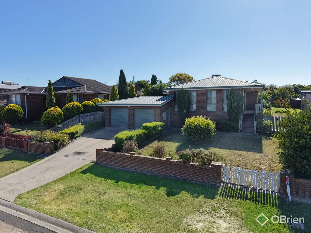 11 Stirling Drive, Lakes Entrance, VIC 3909