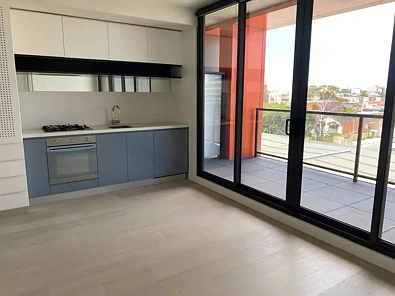 Brunswick East 2房 设计师风格点缀 2卧2卫公寓 开放式起居空间 私人阳台绝佳景致 步行便利交通 紧邻CBD 5km Sleek, Chic Apartment, Urban Lifestyle