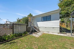 2/18 Binsted Road, New Lynn