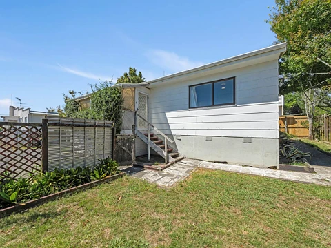 2/18 Binsted Road, New Lynn, Waitakere City