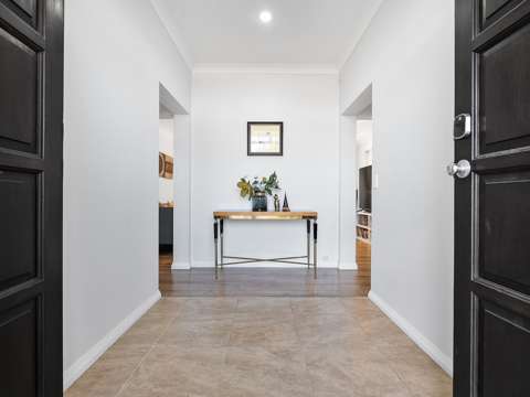 Flat Bush 5房  Priced to Sell: Vendor needs action!