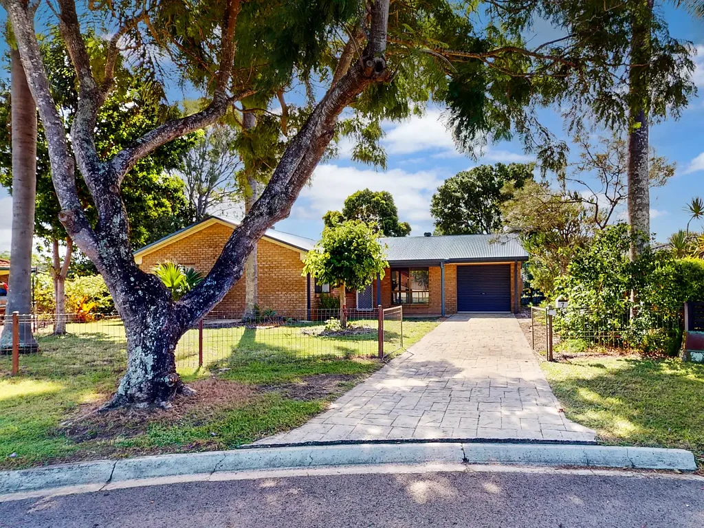 Charming Family Home in Beachmere