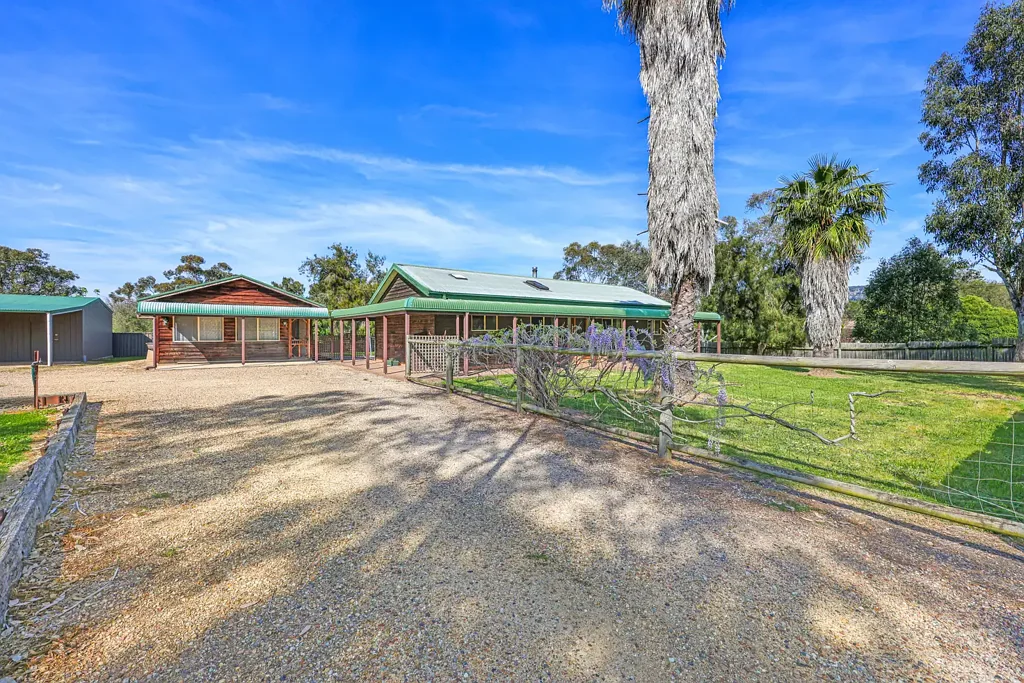 Wingen 4कमरा Fabulous Village Lifestyle Offering with Granny Flat!