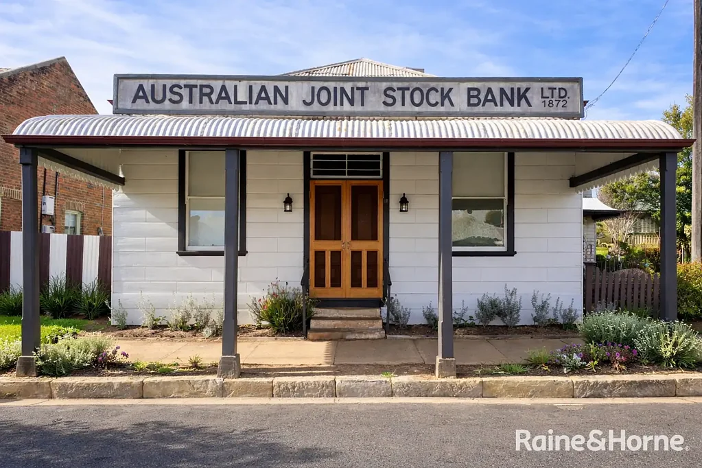 Furnished Gem with a Rich Heritage: A Remarkable Rental in Gulgong