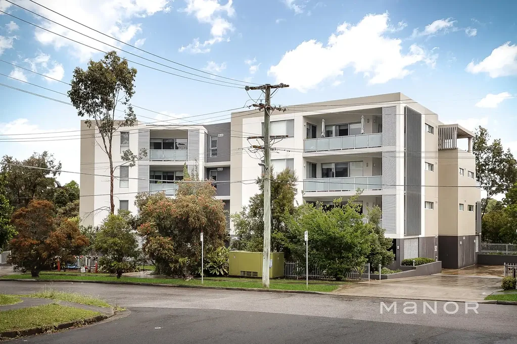 Modern Apartment with Balcony, Ensuite & Secure Parking!