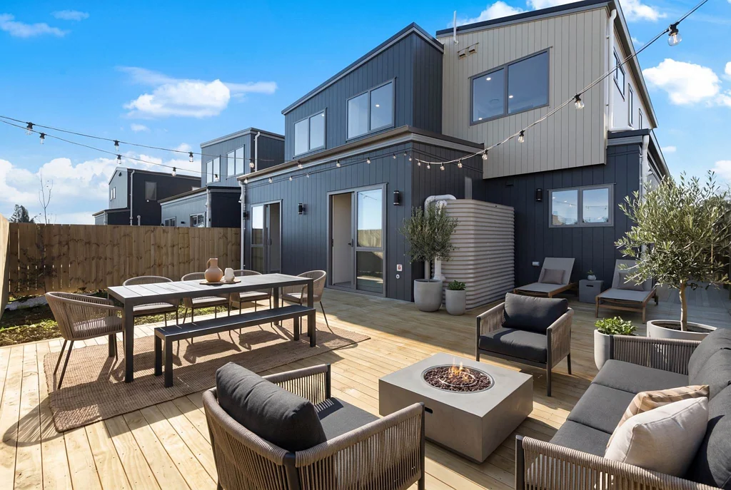 Karaka 7房  Brand new home with a price that makes you smile!