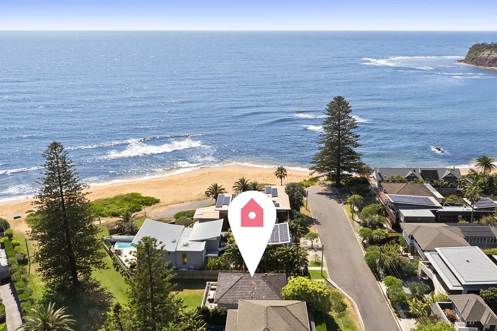Collaroy 2બેડરૂમ Extraordinary Opportunity in the Coveted Collaroy Basin - A Cottage Style Original Home on an approximate 563.88 sqm North to Rear Block