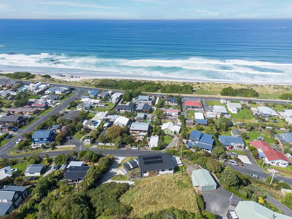 Brighton 3Moenga Elevated coastal living with panoramic ocean views