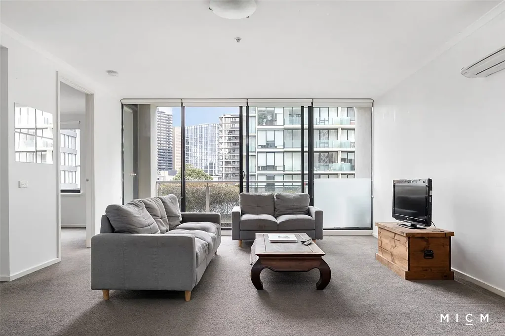 Marvellous Three Bedroom Apartment - Renovated bathroom