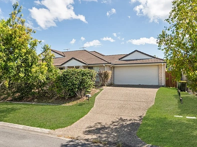 Rothwell 3房  在备受追捧的罗思韦尔地段享受高品质家庭生活！ Elevated Family Living In A Sought-After Rothwell Location!