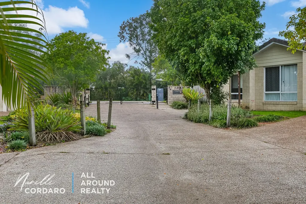 Upper Caboolture 3બેડરૂમ MODERN LOWSET HOUSE IN A PRIVATE GATED COMMUNITY WITH SOLAR