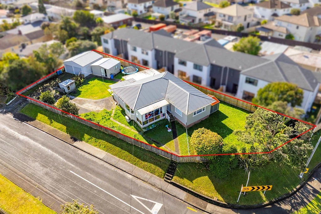 74 McLeod Road, Te Atatu South, Waitakere City, Auckland Great Area