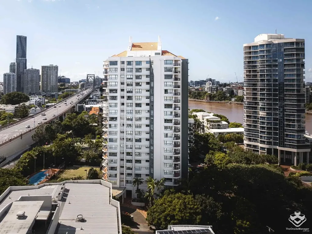 UNFURNISHED SPACIOUS 3 BEDROOM APARTMENT