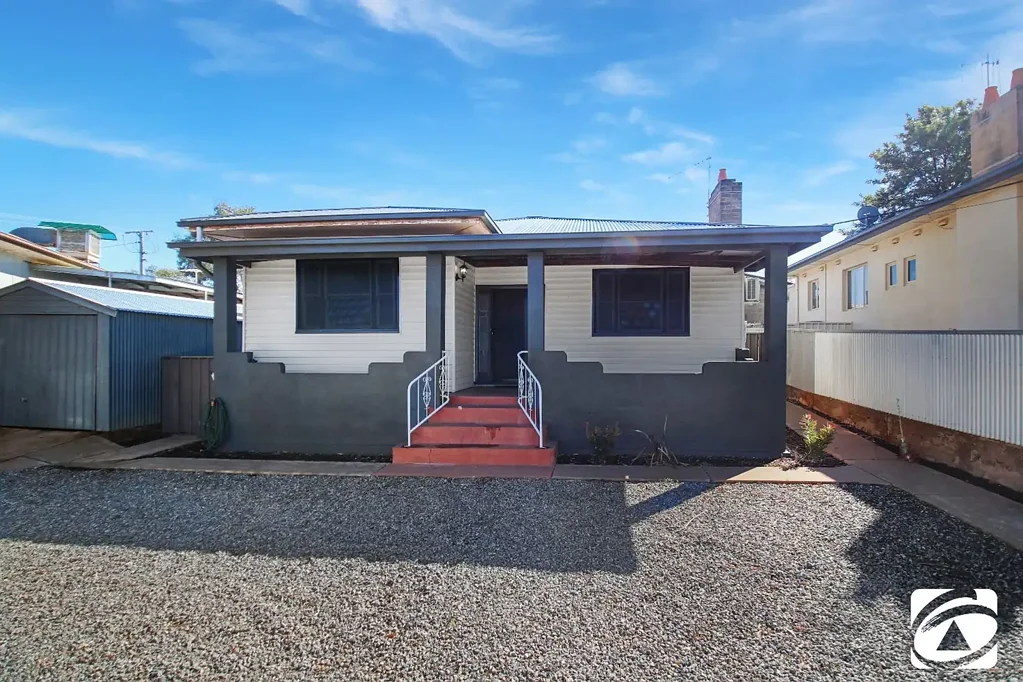 Broken Hill 4 Bedroom A DELIGHTFUL RENOVATED HOME – MODERN LIVING & PRIME LOCATION