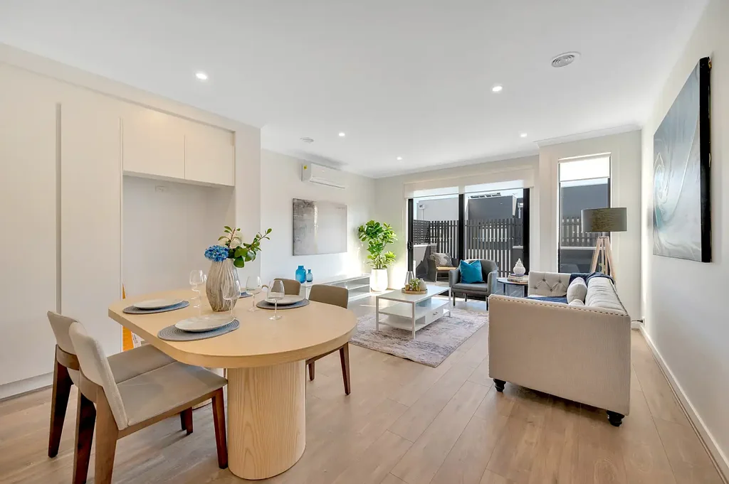 Stunning Four Bedroom Townhouse in Carrum Downs