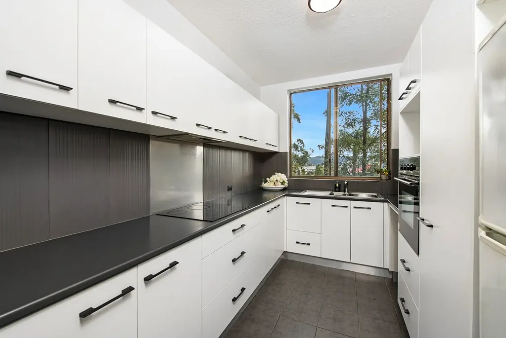 Gosford 2 Bedroom Bright and Peaceful Apartment with District Views