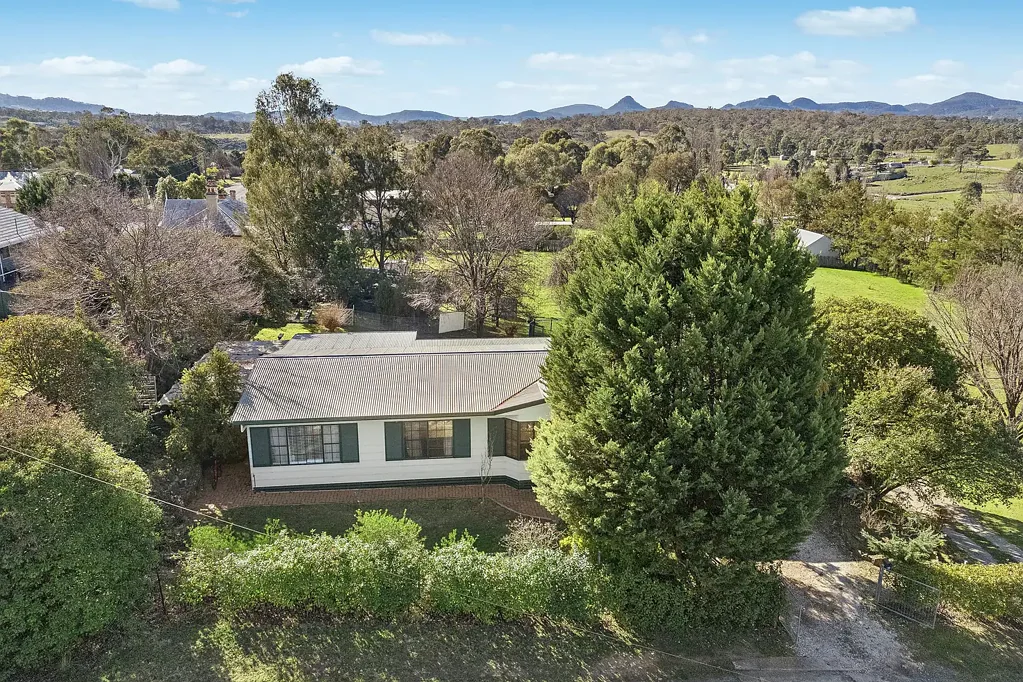 Rylstone 4 Slaapkamer Spacious Family Living on a Huge Block with Future Potential