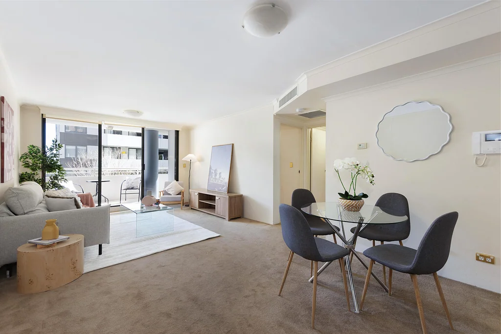 Hornsby 1房 日常生活便利，类似度假村的设施，铁路近在咫尺 Everyday ease, resort-like facilities and rail just metres away