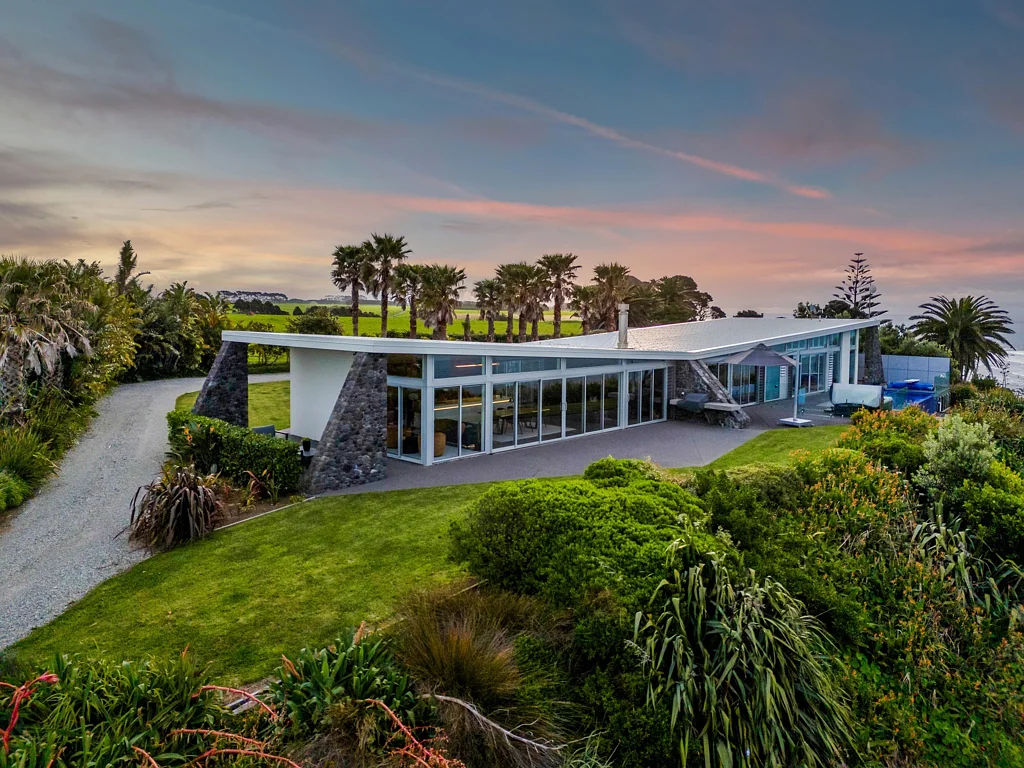 Waitara 3chambre Luxurious seafront home with majestic views