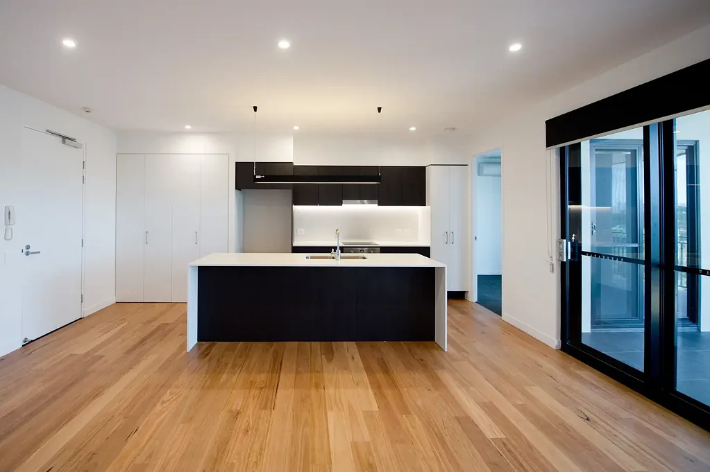 The Perfect Combination of Contemporary Style and City Fringe Convenience!