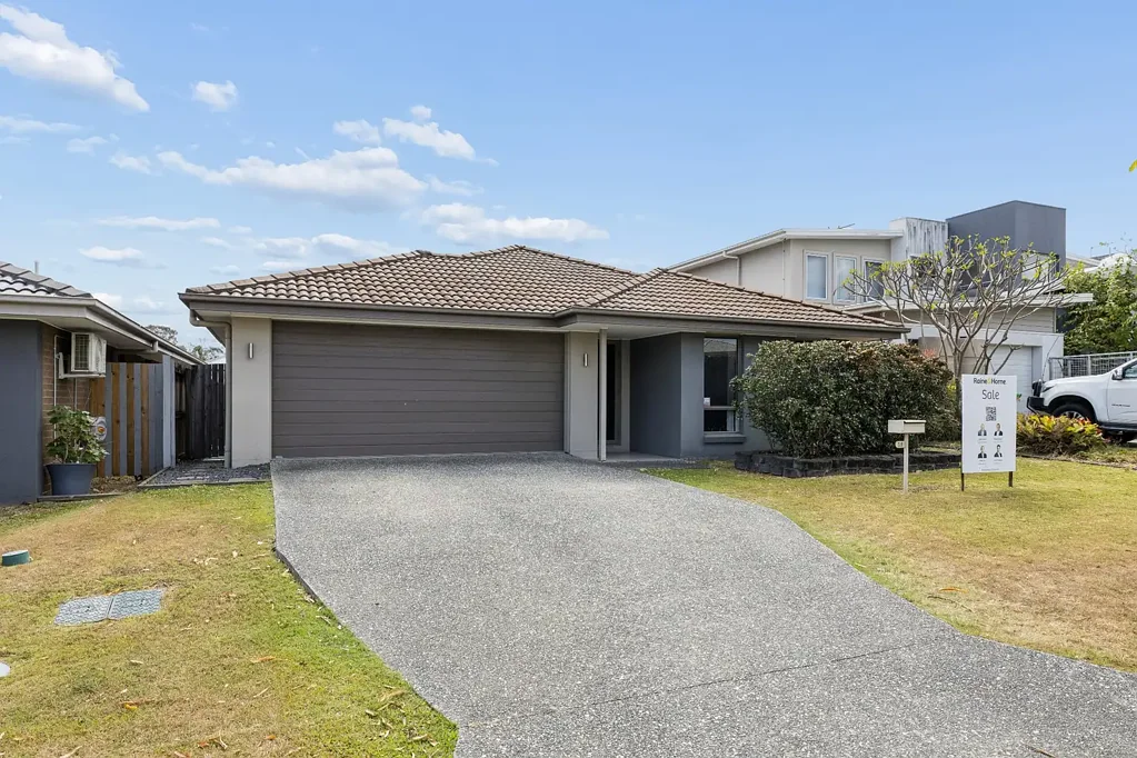 Pimpama 4कमरा Spacious 4-Bedroom Family Home on 402m² in the Heart of Pimpama