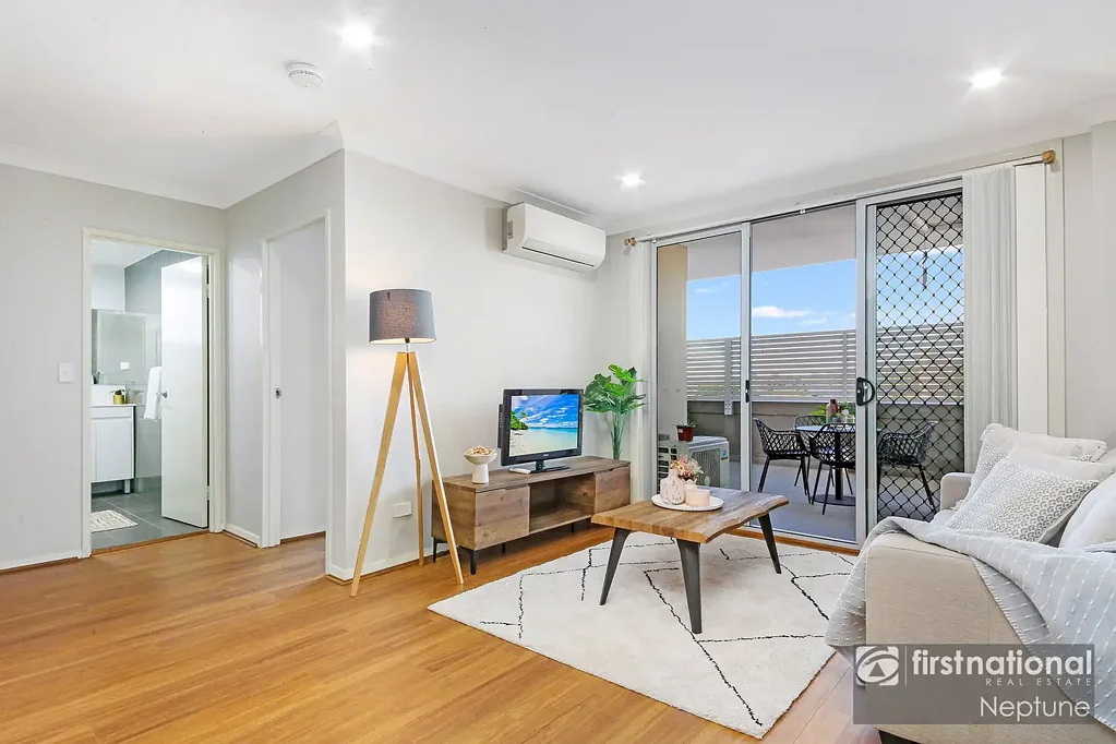 Toongabbie 2房  Spacious Villa Style Apartment at Prime Location