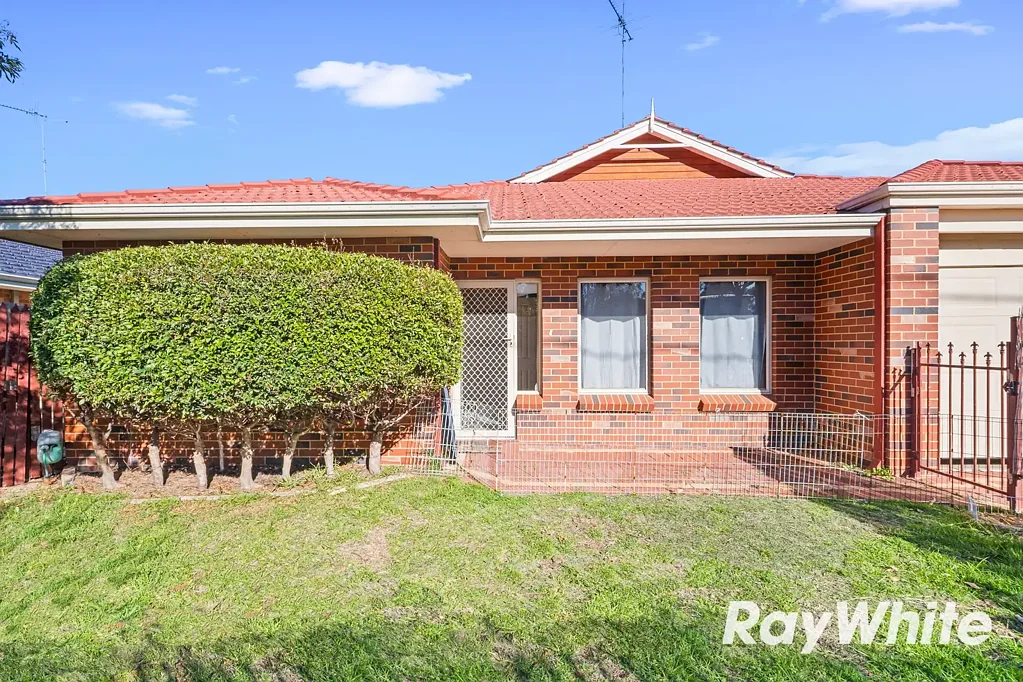 Wannanup 4 Bedroom Spacious Family Living with Triple Garage in Prime Wannanup